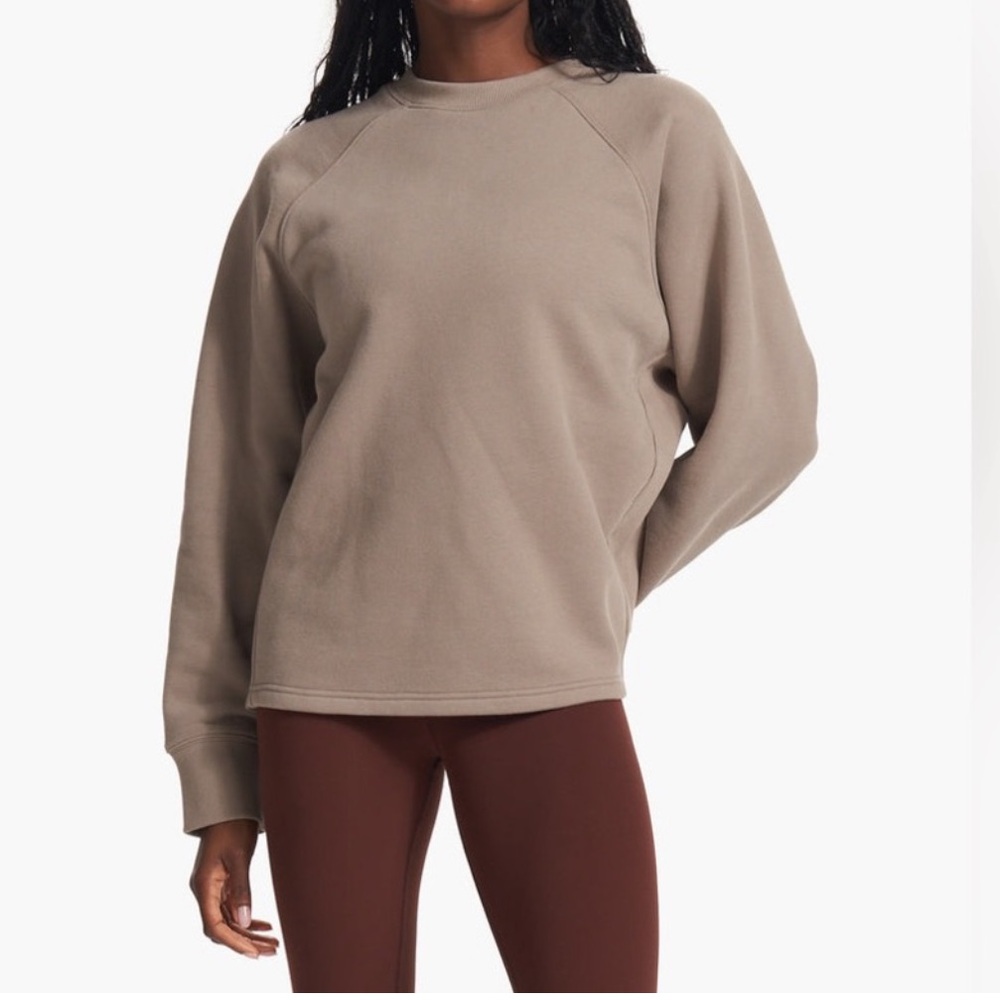 Vuori Restore Oversized Crew Women's Fleece Sweatshirt in Teak size M